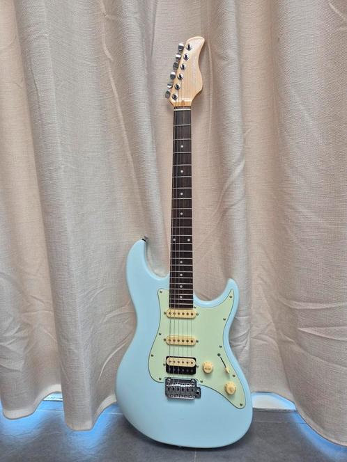 Elektrische (kinder)gitaar Sire, versterker Nux en zak, Muziek en Instrumenten, Snaarinstrumenten | Gitaren | Elektrisch, Zo goed als nieuw