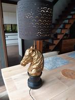 luminaire tête de cheval, Enlèvement