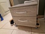 Nachtkastje in goede staat (2 beschikbaar), Huis en Inrichting, Slaapkamer | Nachtkastjes, Ophalen, Overige materialen, Minder dan 45 cm