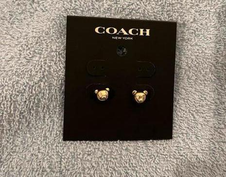 COACH oorbellen met beertje en steentje, Handtassen en Accessoires, Oorbellen, Nieuw, Knopjes of Stekers, Goud, Met kristal, Ophalen
