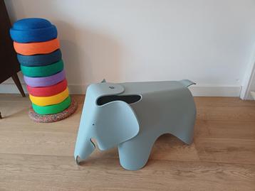 Vitra Eames Olifant Ice Grey beschikbaar voor biedingen