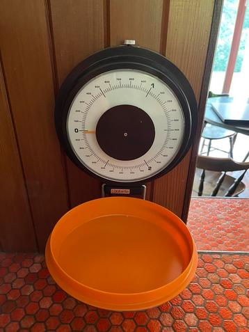 Vintage keuken-weegschaal seventies beschikbaar voor biedingen
