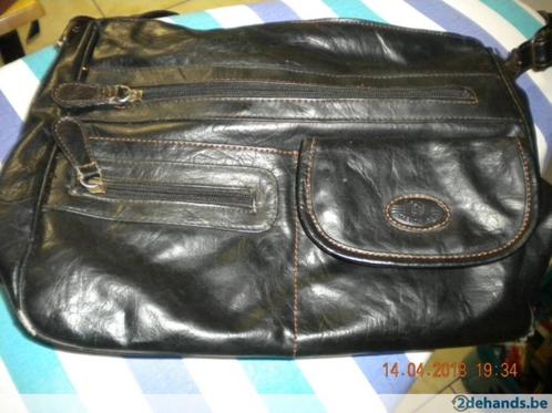 Zwart lederachtige handtas, Handtassen en Accessoires, Tassen | Damestassen, Handtas, Zwart, Ophalen