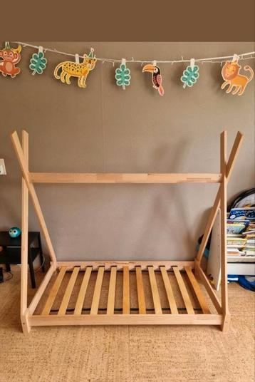 Kinderbed Montessori hout beschikbaar voor biedingen