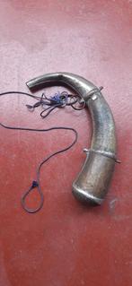 Poire à poudre orientale, Collections, Enlèvement