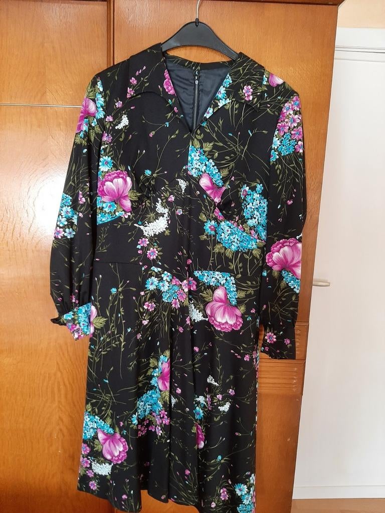 Vintage zwarte bloemenjurk – maat 44, Kleding | Dames, Jurken, Gedragen, Maat 42/44 (L), Blauw, Ophalen of Verzenden