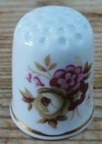 Porseleinen vingerhoedje met bloemen, Verzamelen, Vingerhoedjes, -, -, Ophalen of Verzenden, Zo goed als nieuw