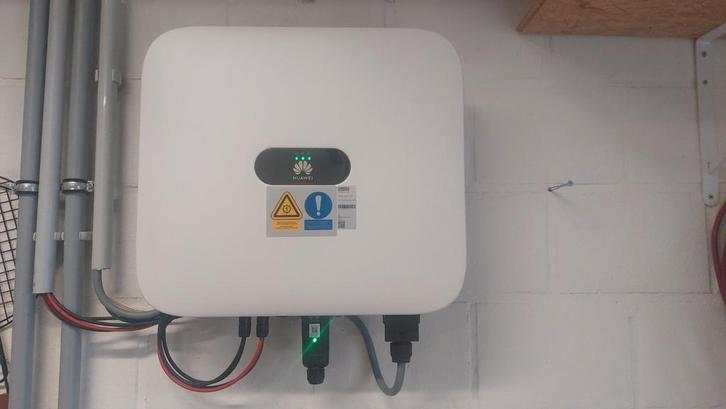 Omvormer zonnepanelen, Doe-het-zelf en Bouw, Zonnepanelen en Toebehoren, Ophalen