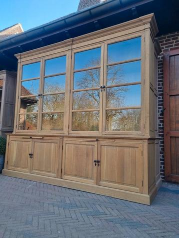 Prachtige eiken vitrinekast/buffetkast GRATIS LEVERING  beschikbaar voor biedingen
