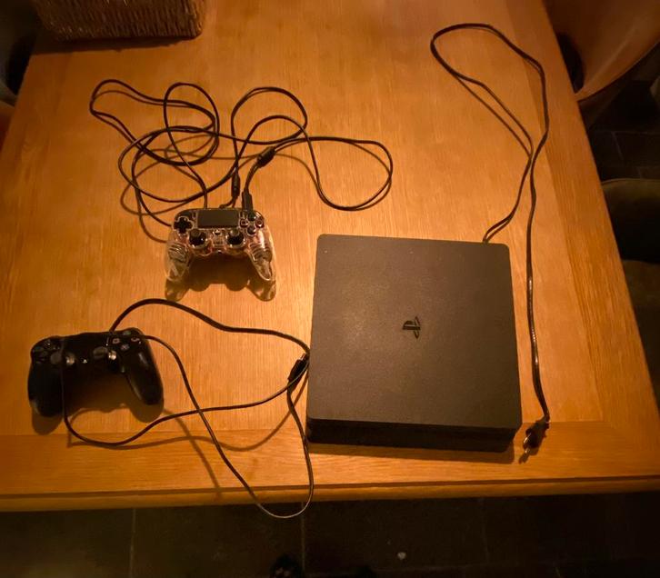 PlayStation 4 Slim + 2 controllers + 9 games, Games en Spelcomputers, Spelcomputers | Sony PlayStation 4, Zo goed als nieuw, Slim