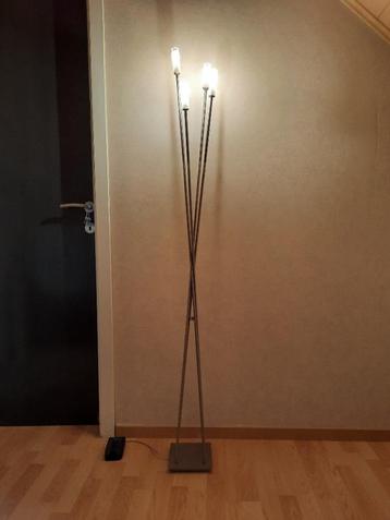 Staande lamp beschikbaar voor biedingen