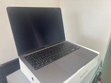 Macbook air 2020 Gloednieuwe staat direct op te halen beschikbaar voor biedingen