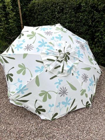 compacte parasol beschikbaar voor biedingen
