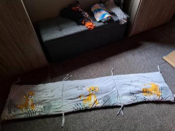 Bedbumpers/ bedomranding lion iing en mickey mouse beschikbaar voor biedingen