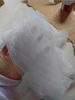 Trouw boog: 7 m witte Tule nieuw + gebruikte tulle +-5meter, Hobby en Vrije tijd, Feestartikelen, Ophalen of Verzenden, Zo goed als nieuw
