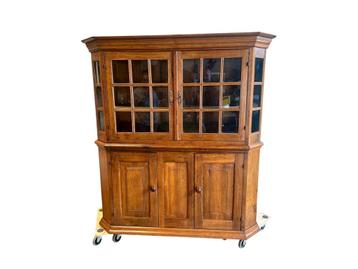 Antieke Eikenhouten Vitrinekast beschikbaar voor biedingen