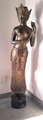 Thaise 'Sawasdee Lady' Beeld, Ophalen