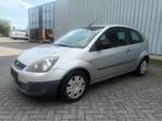 Ford fiesta 1.4 benzine bj 2007 120000 km goede staat, Auto's, Ford, Stof, Zwart, 4 cilinders, Bedrijf