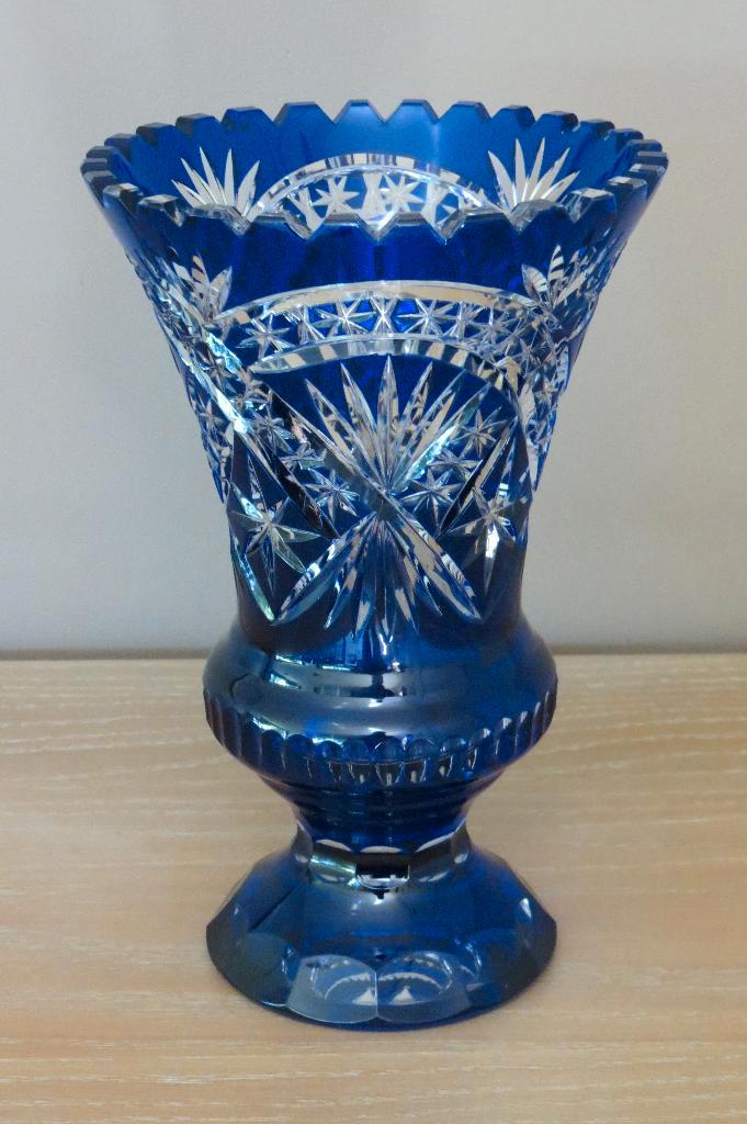 Val Saint Lambert - kobaltblauwe kristallen vaas, Antiquités & Art, Antiquités | Verre & Cristal, Enlèvement ou Envoi
