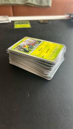 +- 100 kaarten bulk destined rivals, Hobby en Vrije tijd, Verzamelkaartspellen | Pokémon, Ophalen, Nieuw
