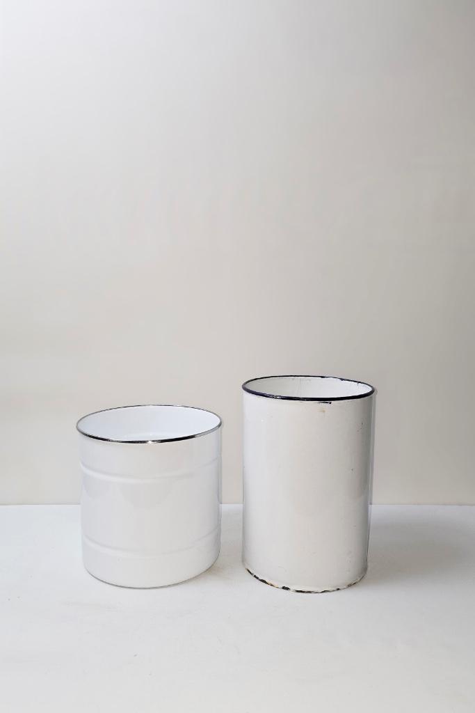 2 ronde emaille manden - wit en blauw, Antiek en Kunst, Antiek | Porselein, Ophalen of Verzenden