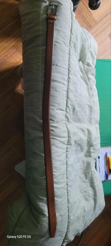 Bruine leren riem. beschikbaar voor biedingen