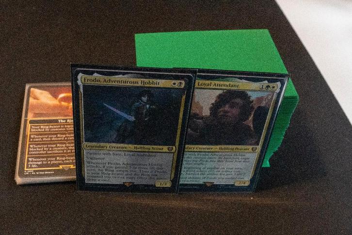 MTG Commander Deck - Frodo & Sam, Hobby en Vrije tijd, Verzamelkaartspellen | Magic the Gathering, Zo goed als nieuw, Speeldeck
