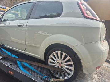Pieces fiat punto evo  1200 essence beschikbaar voor biedingen