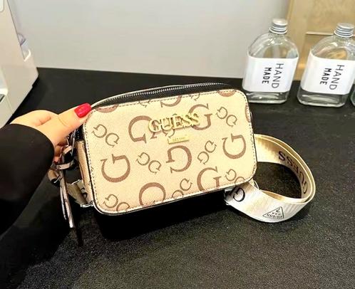 "Iconische Stijl: Guess Crossbody Tas voor Moderne Look", Handtassen en Accessoires, Tassen | Damestassen, Verzenden