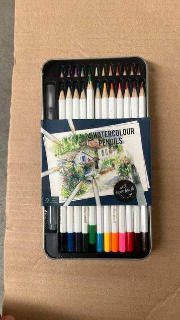 48 pakjes kleurpotloden, 48 lots de crayons de couleur beschikbaar voor biedingen