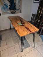 Unieke houten tafel met epoxy accenten, Ophalen, Zo goed als nieuw