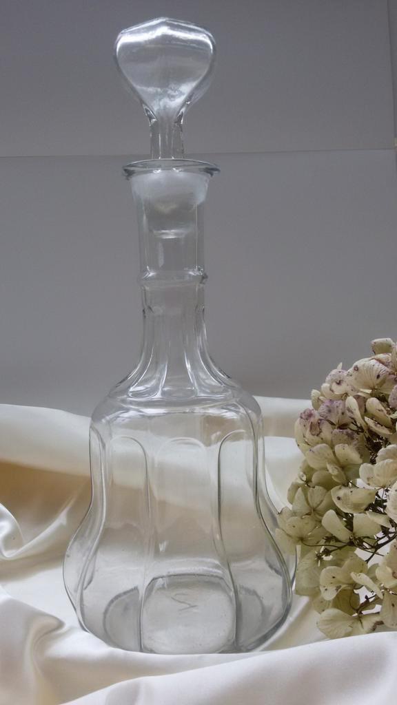 Sierlijke vintagekaraf met glazen stop., Antiek en Kunst, Antiek | Glaswerk en Kristal, Ophalen of Verzenden