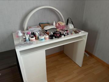nageltafel met alles wat je nodig hebt voor manicure, Enlèvement, Comme neuf