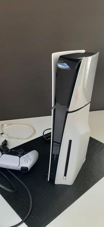 Ps5 slim disk versie 1 TB met alle toebehoren en controller beschikbaar voor biedingen