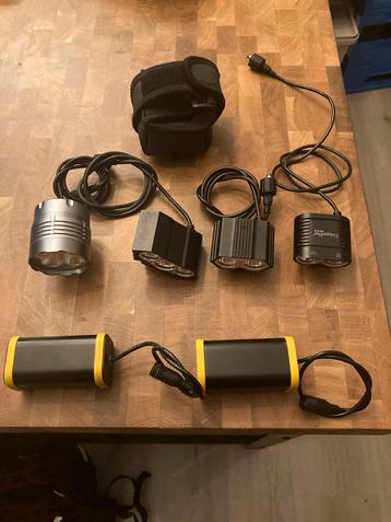 Fietslichten met externe batterij en houder. beschikbaar voor biedingen