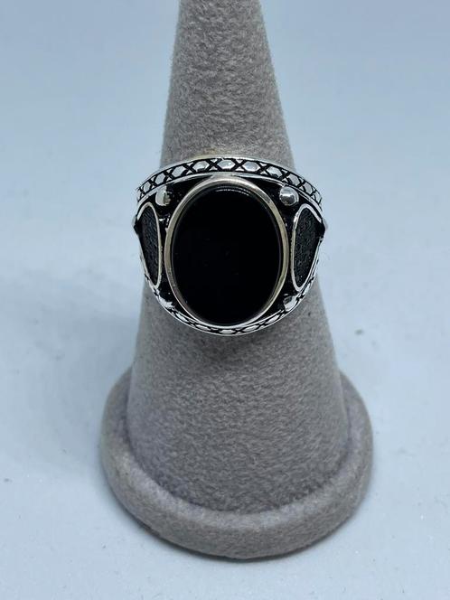 Prachtige zilveren heren ring met onyx, Handtassen en Accessoires, Ringen, Nieuw, Dame, Kleiner dan 17, Rood, Zilver, Met edelsteen