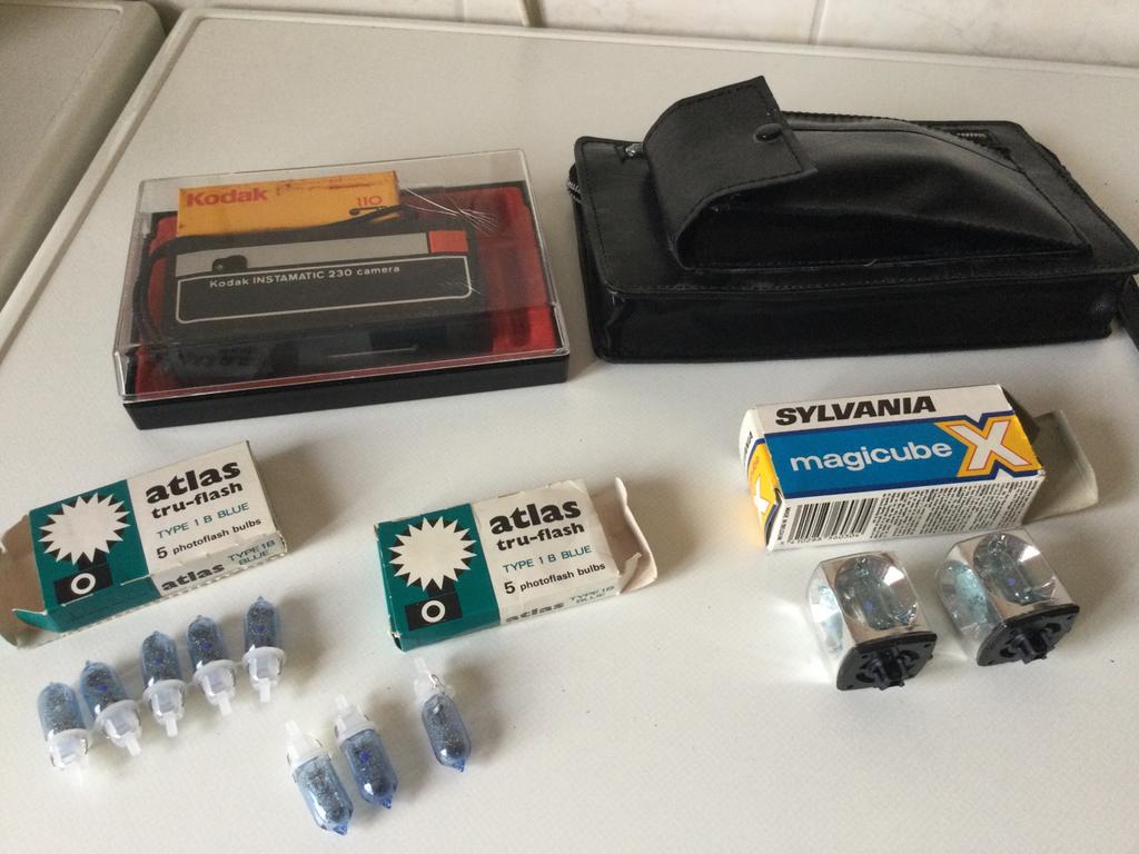 Analoog fototoestel - Kodak instamatic 230 camera met etui, Ophalen of Verzenden, Zo goed als nieuw, Kodak