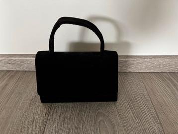 Sac à main noir avec bandoulière supplémentaire  disponible aux enchères