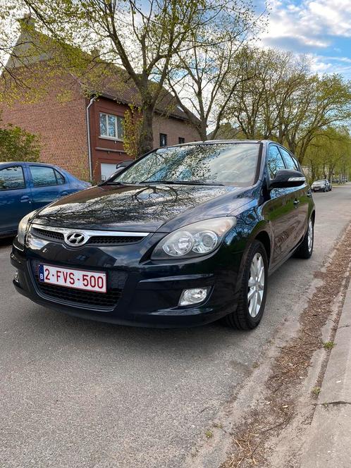 Hyundai i30, Auto's, Hyundai, i30, Benzine, Euro 5, Stadsauto, 5 deurs, Handgeschakeld, Zwart, Zwart, Leder, Dealer onderhouden