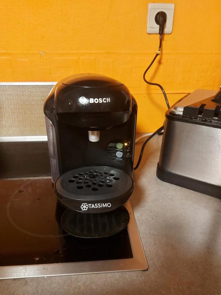 Bosch tassimo, Electroménager, Cafetières, Utilisé, Dosettes et capsules de café, Machine à espresso, 4 à 10 tasses, Réservoir d'eau amovible