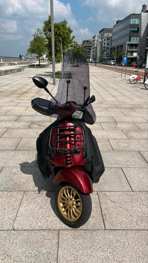 Vespa Sprint A klasse E4, Fietsen en Brommers, Snorfietsen en Snorscooters, Zo goed als nieuw, Vespa, Benzine, Ophalen