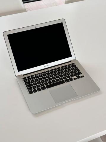 MacBook Air 13”, 1,8Ghz Intel Core i5, 4GB RAM, 121GB HD SSD