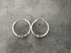 Zilveren oorbellen ring diameter 3 cm met fantasieversiering, Gebruikt, Ophalen of Verzenden, Zilver, Hangers