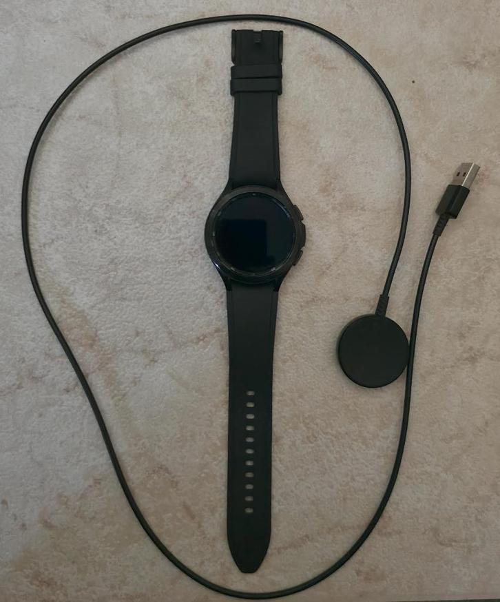 Galaxy Watch4 Classic 46mm Noir Bluetooth, Handtassen en Accessoires, Smartwatches, Gebruikt, Android, Zwart, Afstand, Calorieverbanding