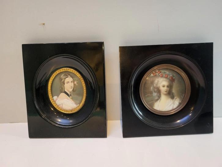 Twee 19de-eeuwse miniatuurportretjes op ivoor, Antiek en Kunst, Kunst | Schilderijen | Klassiek, Ophalen of Verzenden