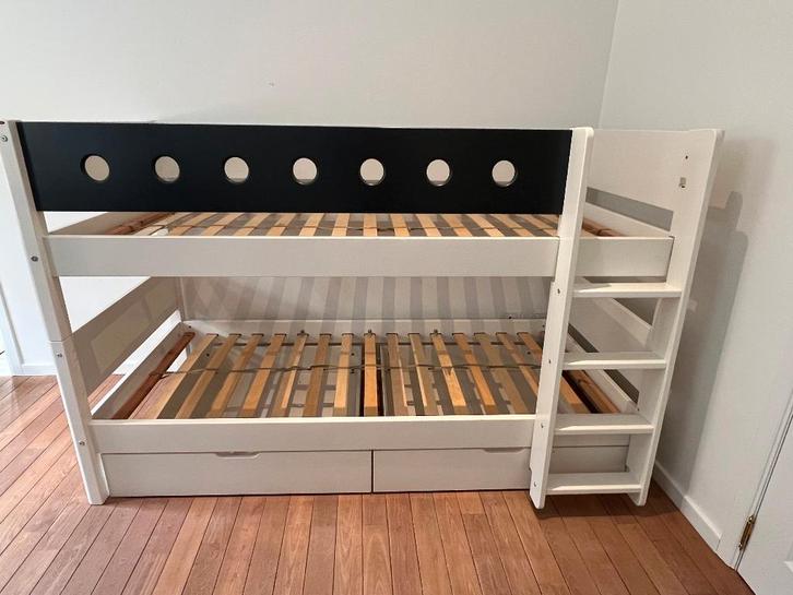 Wit stapelbed met valbeveiliging, lades & lattenbodems, Kinderen en Baby's, Kinderkamer | Stapelbedden en Hoogslapers, Gebruikt