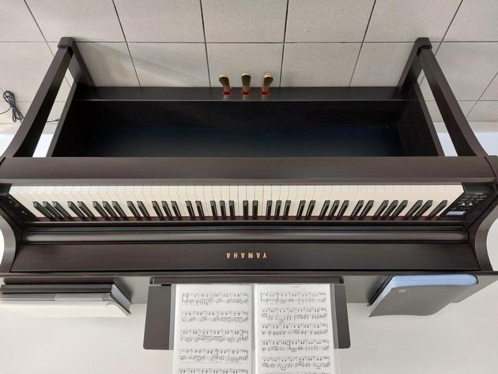 Piano Yamaha CLP835R Bois de rose mat, neuf jamais utilisé, Muziek en Instrumenten, Piano's, Nieuw, Piano, Overige kleuren, Digitaal