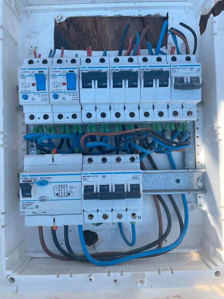 Zekeringkast met zekeringen in en verliesschakelaars, Bricolage & Construction, Électricité & Câbles, Comme neuf, Enlèvement