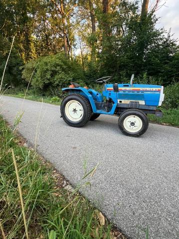 Moderne Mitsubishi mt1601d 18pk 3cll 4x4 4nieuwe gazonbanden beschikbaar voor biedingen