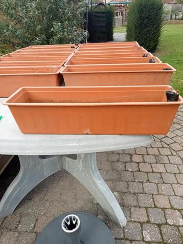 Plastieken bloembakken, balkonbakken  beschikbaar voor biedingen